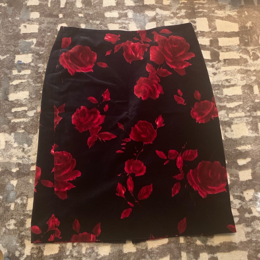 Talbots Petite rose black and red skirt